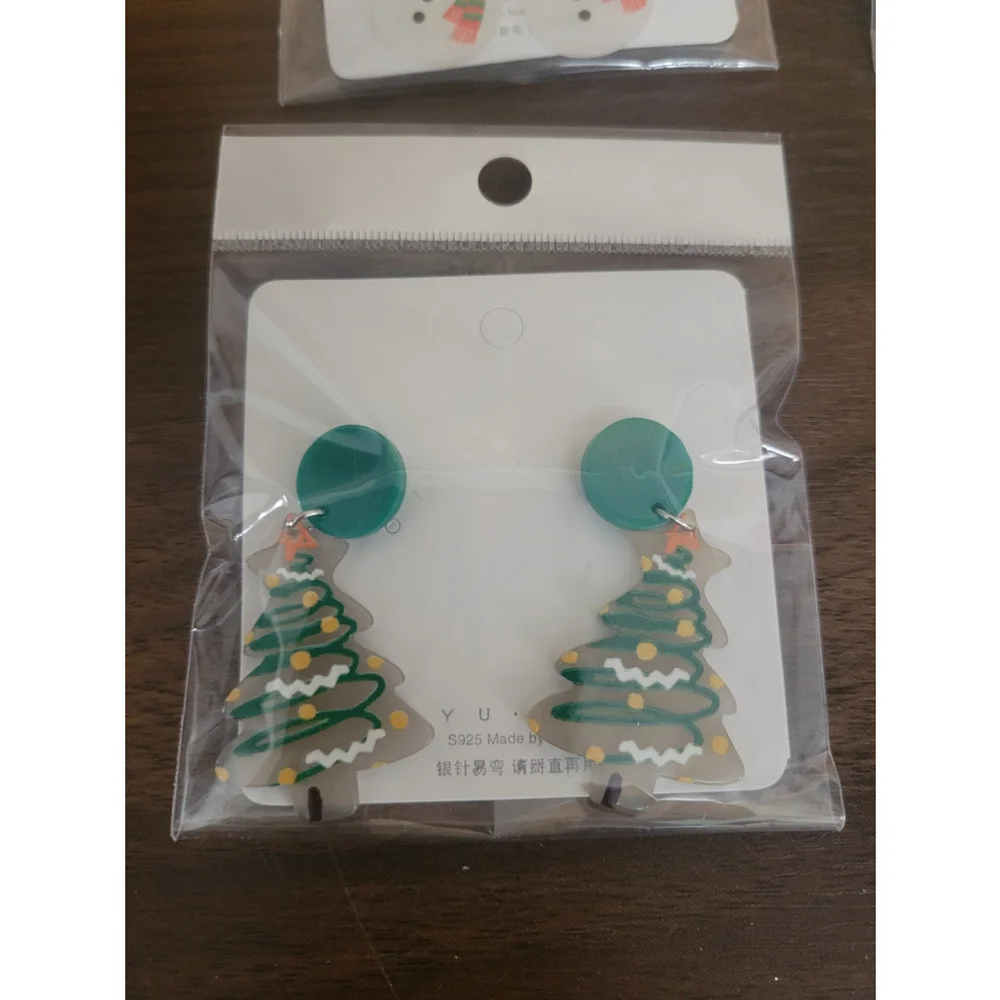 NWT- Set of 6 pairs -Acrylic Christmas earrings
